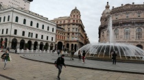 Piazza De Ferrari cuore della city genovese